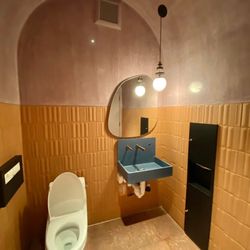 Sekoya - Contemporary cave style restroom