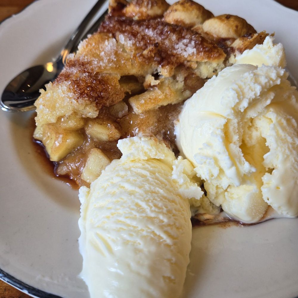 Mel's Kitchen - Apple Pie w/ vanilla ice cream - American Near Me - San Francisco, California Mel's Kitchen - Apple Pie w/ vanilla ice cream - American Near Me - San Francisco, California