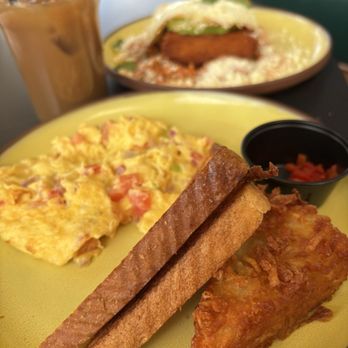 DWTNR Bar & Restaurant - This is the Southwest Scramble! The hash brown stole the show for me. - Bars Near Me - Albuquerque, New Mexico DWTNR Bar & Restaurant - This is the Southwest Scramble! The hash brown stole the show for me. - Bars Near Me - Albuquerque, New Mexico