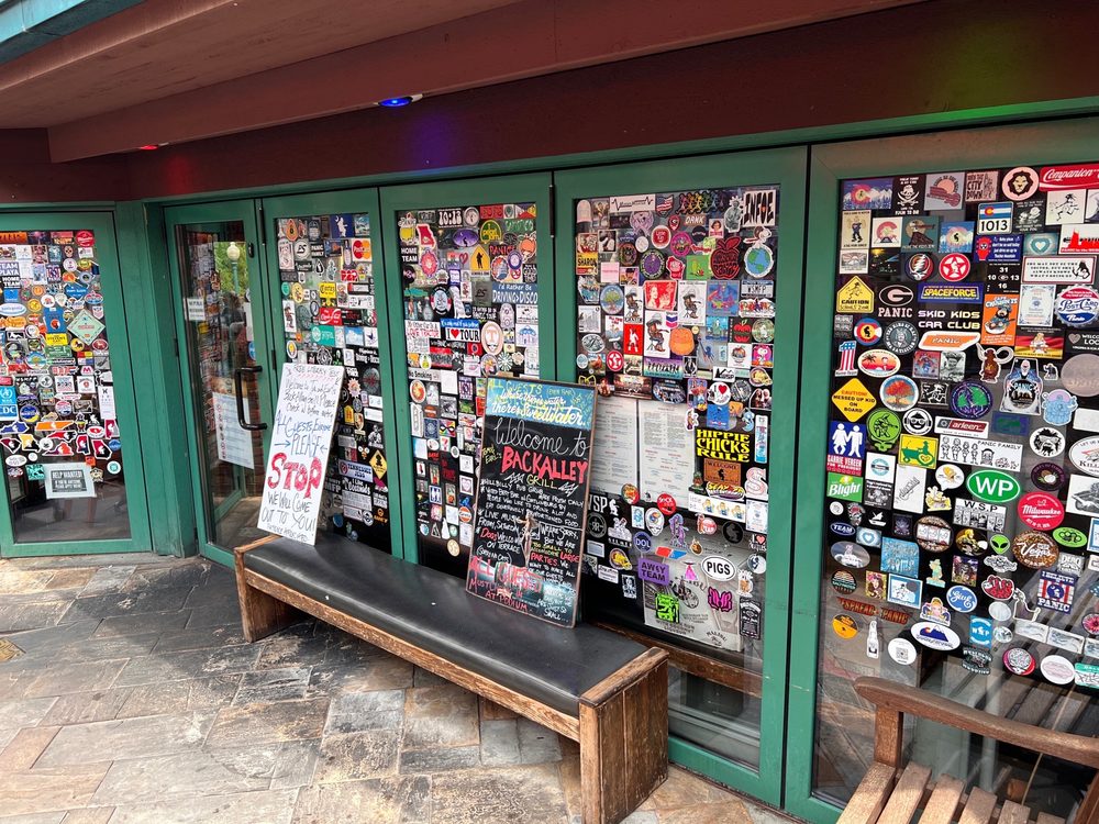 Tom & Earls Back Alley Grill