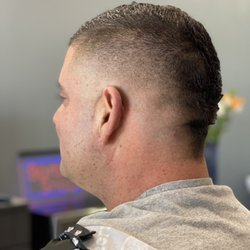 The Gentleman Barbershop - Fade Mowhawk