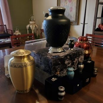 Affordable Cremation Service - Urns and keepsake urns - Funeral Services & Cemeteries Near Me - Northmoor, Missouri Affordable Cremation Service - Urns and keepsake urns - Funeral Services & Cemeteries Near Me - Northmoor, Missouri