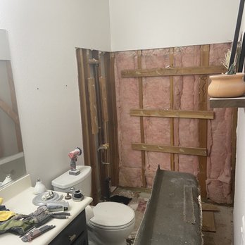 Cadisa Remodel & Concrete - Before of the tiled shower - Masonry/Concrete Near Me Cadisa Remodel & Concrete - Before of the tiled shower - Masonry/Concrete Near Me