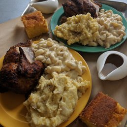 Chicken breast with mashed potatoes, mac & cheese, and cornbread Chicken breast with mashed potatoes, mac & cheese, and cornbread