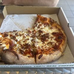 Drini Pizza - Pepperoni pizza