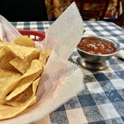 Órale Mexico - Let's Dip: (Chunky Salsa, The Way It's Supposed To Be. Chips Were The Thick, Awesome Kind- Not The Ones That Break Into Gazillion Pieces)