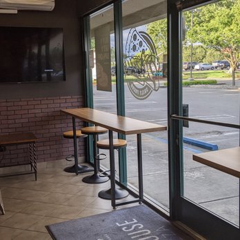 Firehouse Pizza - Inside seating - Pizza Near Me - Roseville, California