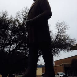 Captain Henry Miller Shreve Statue - Capt. Shreve chillin'' on a cold, late February weekday afternoon, after 3 days of snow and sleet! 02/26/15!