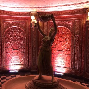 Chicago Theatre - Performing Arts Near Me - Chicago, Illinois