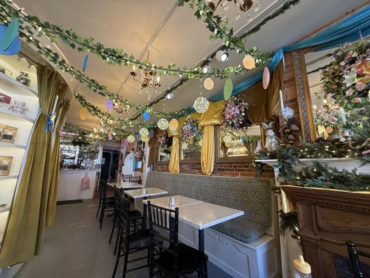 Fezziwig's Food and Fountain by null