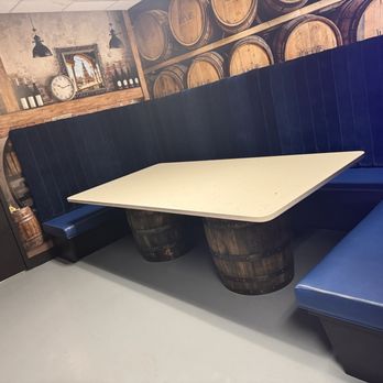 Turull’s Kitchen & Bar - Big party área. At LEAST 10-15+ this table was huge - Tapas Bars Near Me - Orlando, Florida