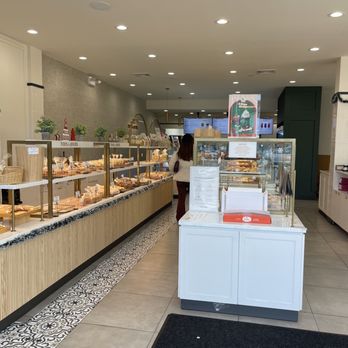 Tous Les Jours - a woman in a bakery - Bakeries Near Me - Flushing, New York Tous Les Jours - a woman in a bakery - Bakeries Near Me - Flushing, New York