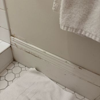 Mount View Hotel & Spa - Bathroom baseboards - Hotels Near Me - Calistoga, California Mount View Hotel & Spa - Bathroom baseboards - Hotels Near Me - Calistoga, California