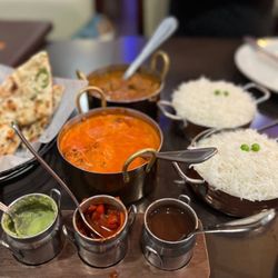 Saffron Indian Cuisine - Saffron Chicken Curry Dinner and Rice Dinner and Garlic Naan Dinner