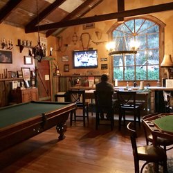 The Cottages at La Honda Park - Games and tv in the barn