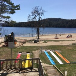 Centre Touristique du Lac-Simon - Glissades d'eau et jeux pour les enfants