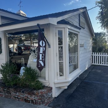 Kristalle - Front entrance - Gemstones & Minerals Near Me - Laguna Beach, California
