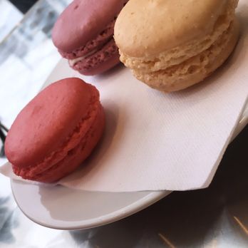 Le Macaron French Pastries - Patisserie/Cake Shop Near Me - Oak Brook, Illinois