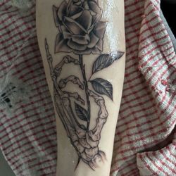 Daves Tatoos - Good line work.