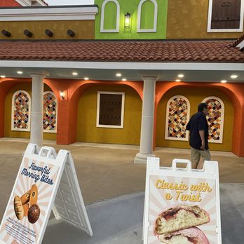 El Bolillo Bakery - A beautiful walk up and patio nearby. - Bakeries Near Me - Houston, Texas