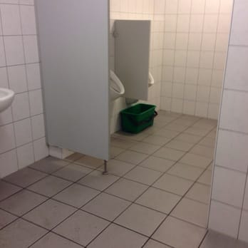 McFIT - Toilette stinkt oft unerträglich - Gyms Near Me - Cologne, NW
