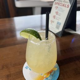 Peach whiskey lemonade