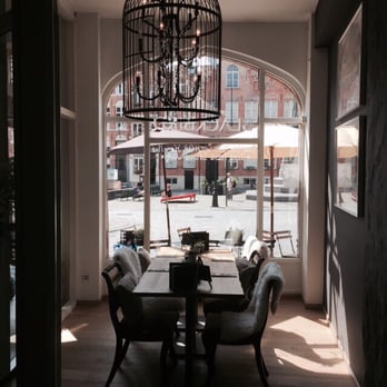 Blackbird - Good for group, has the view of jam van dyck and canal - Coffee & Tea Near Me - Bruges, VWV Blackbird - Good for group, has the view of jam van dyck and canal - Coffee & Tea Near Me - Bruges, VWV