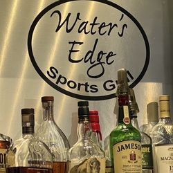 Water's Edge Sports Grill - Plenty of choices on tap or in the bottle.