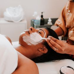 Vega Spa - Mask during a Facial