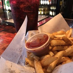 Summits Wayside Tavern - Hot Fries with Diet Coke befor Beer University