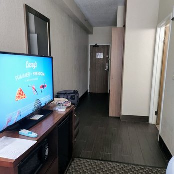 Comfort Inn Near Kokomo Speedway - Small closet and entry - Hotels Near Me - Kokomo, Indiana Comfort Inn Near Kokomo Speedway - Small closet and entry - Hotels Near Me - Kokomo, Indiana