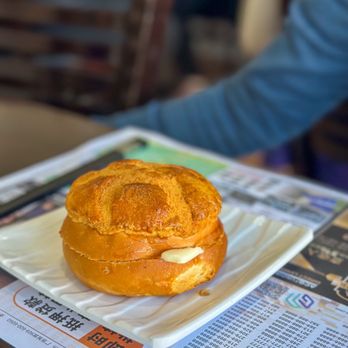 Auntie Kitchen - pineapple bun as part of breakfast combo - Cantonese Near Me - San Gabriel, California