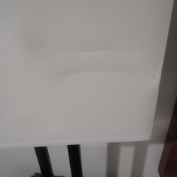 Holiday Inn Express & Suites Guthrie North Edmond - Cracked lampshade