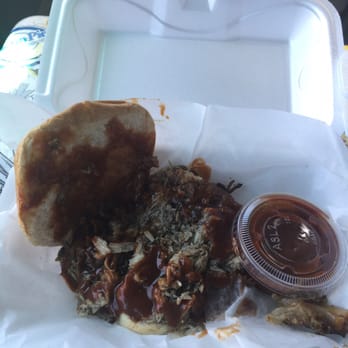 Memphis Barbeque & Blues - The pulled chicken sandwich - Food Trucks Near Me Memphis Barbeque & Blues - The pulled chicken sandwich - Food Trucks Near Me