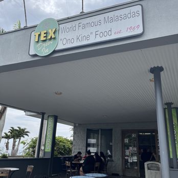 Tex Drive In - Entrance and outdoor seating - Fast Food Near Me - Honokaa, Hawaii