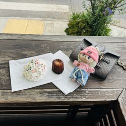 French Corner - Unknown name of a pastry and a canelé