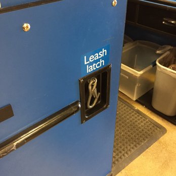 PetSmart - Leash latch under the POS - Pet Training Near Me - Madison, Wisconsin
