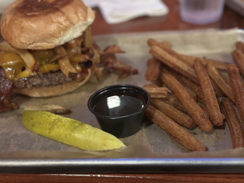 Oscar's Breakfast, Burgers & Brews Logo