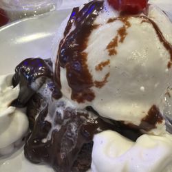 Wings Over - Brownie w/ ice cream