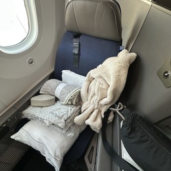 聯合航空 - Business seat - Airlines Near Me - Hong Kong, HK