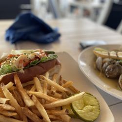 Salty Mermaid Bar & Grille - Lobster Roll