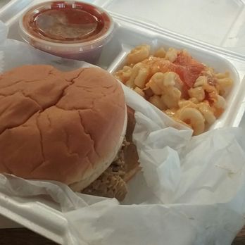 Backyard BBQ Pit - BBQ Sandwich with Brunswick Stew and Mac N Cheese - Barbeque Near Me - Durham, North Carolina