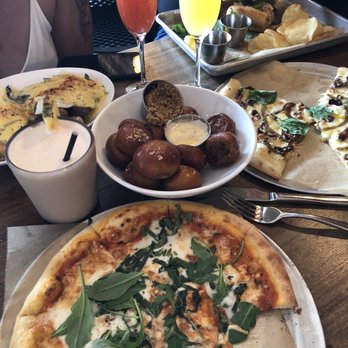 Rooftop 25 - Cheese pizza, bacon pizza, pretzel bites, eggs benedict - Cocktail Bars Near Me - San Francisco, California Rooftop 25 - Cheese pizza, bacon pizza, pretzel bites, eggs benedict - Cocktail Bars Near Me - San Francisco, California