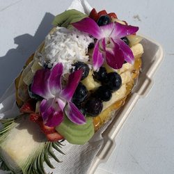 Good Truck - Açaí bowl in a pineapple