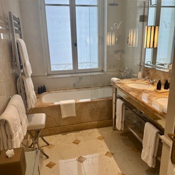 Hotel d'Angleterre - Restaurants Near Me - Geneva, GE