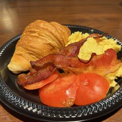 la Madeleine French Bakery & Cafe
