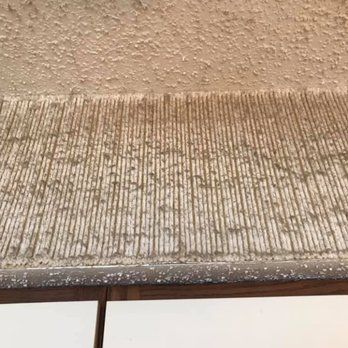 Pillar Premier Inspections - Yes, that's dust on the wall paper. Wall paper made of string. Allergies going nuts. Lol. Lake Ozark, MO - Home Inspectors Near Me - Macks Creek, Missouri