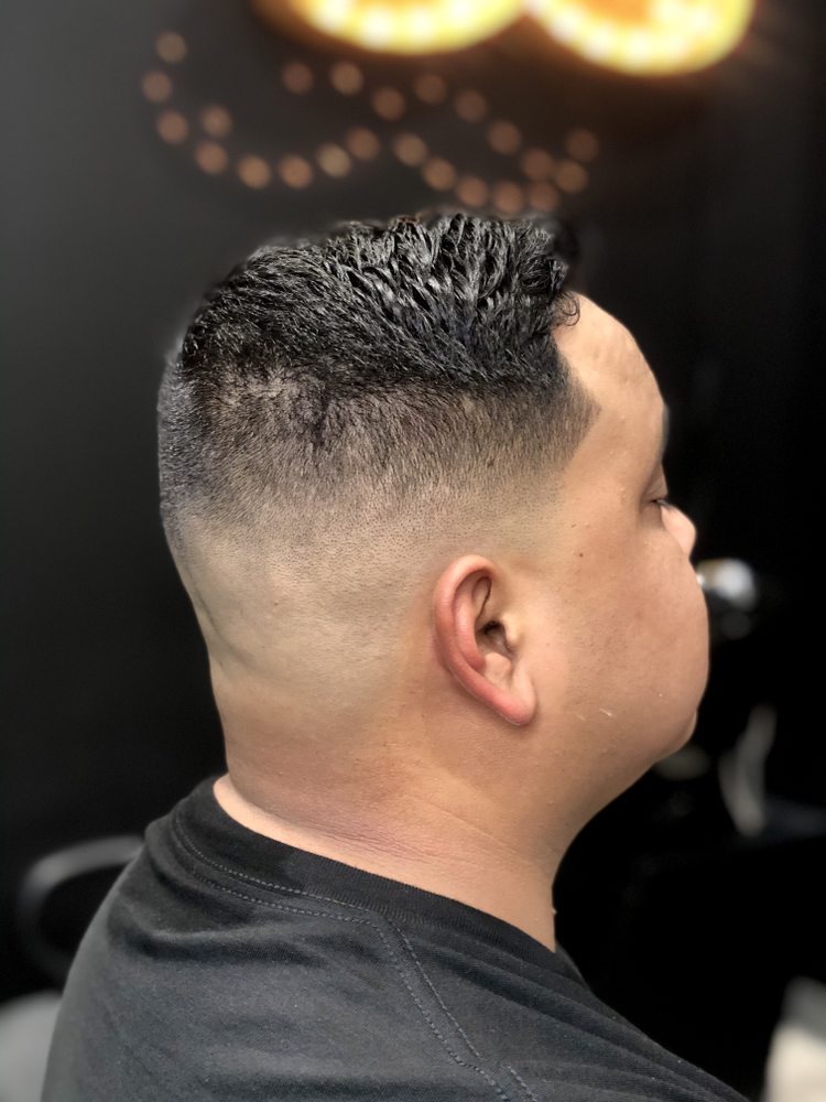 Comb-Back Men’s Grooming Logo