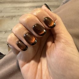 Cool cat-eye for spooky season