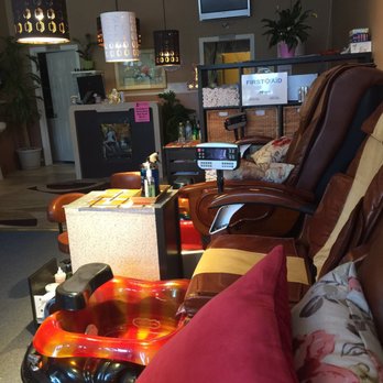 Krystal Nails - Super comfortable chairs with some major massage action - Nail Salons Near Me - Philadelphia, Pennsylvania